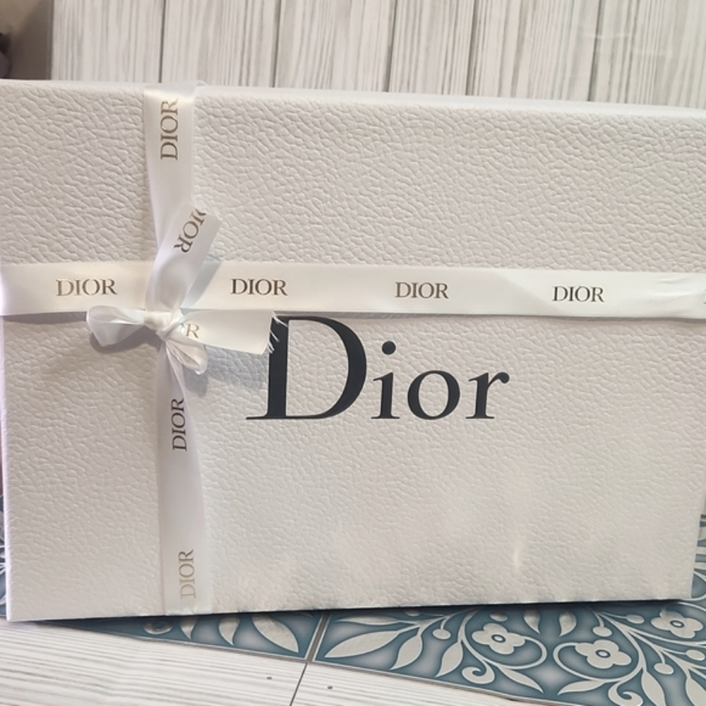 Dior box